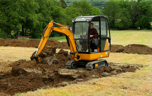 Picking The Right Tool: Mini Digge­rs Or Big Excavators For Your Aussie Site